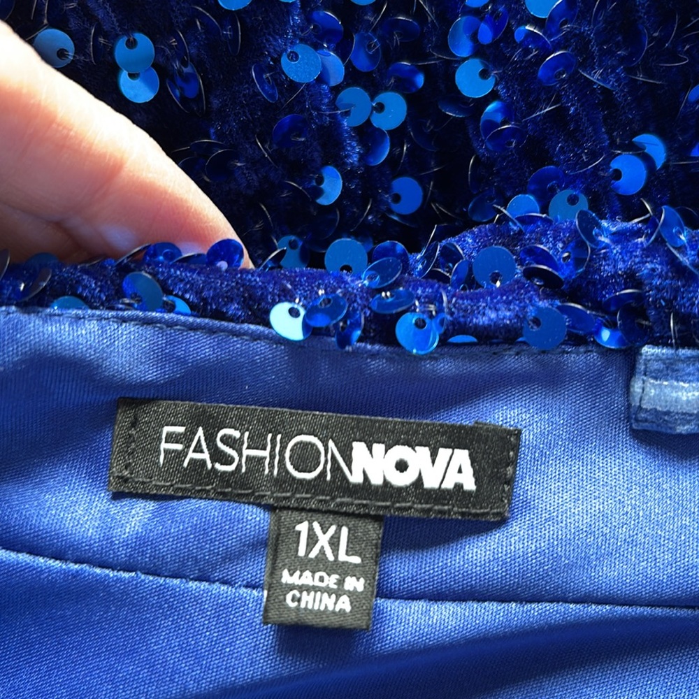 Beautiful blue sequined dress. - Picture 8 of 12